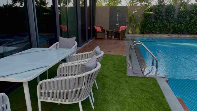 Custom swimming pool construction Dubai villa