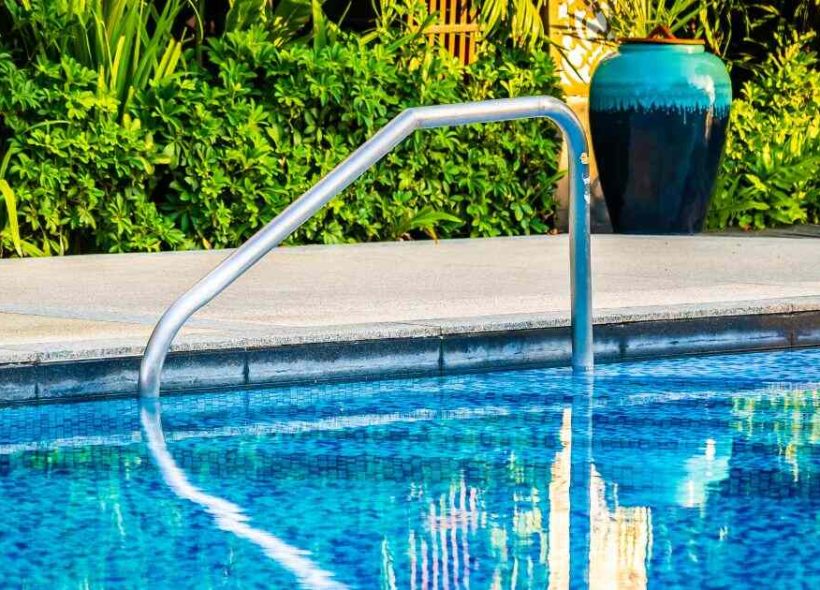 Deep pool Cleaning