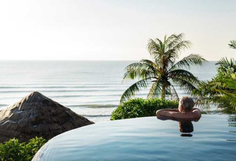 Infinity swimming pool Dubai
